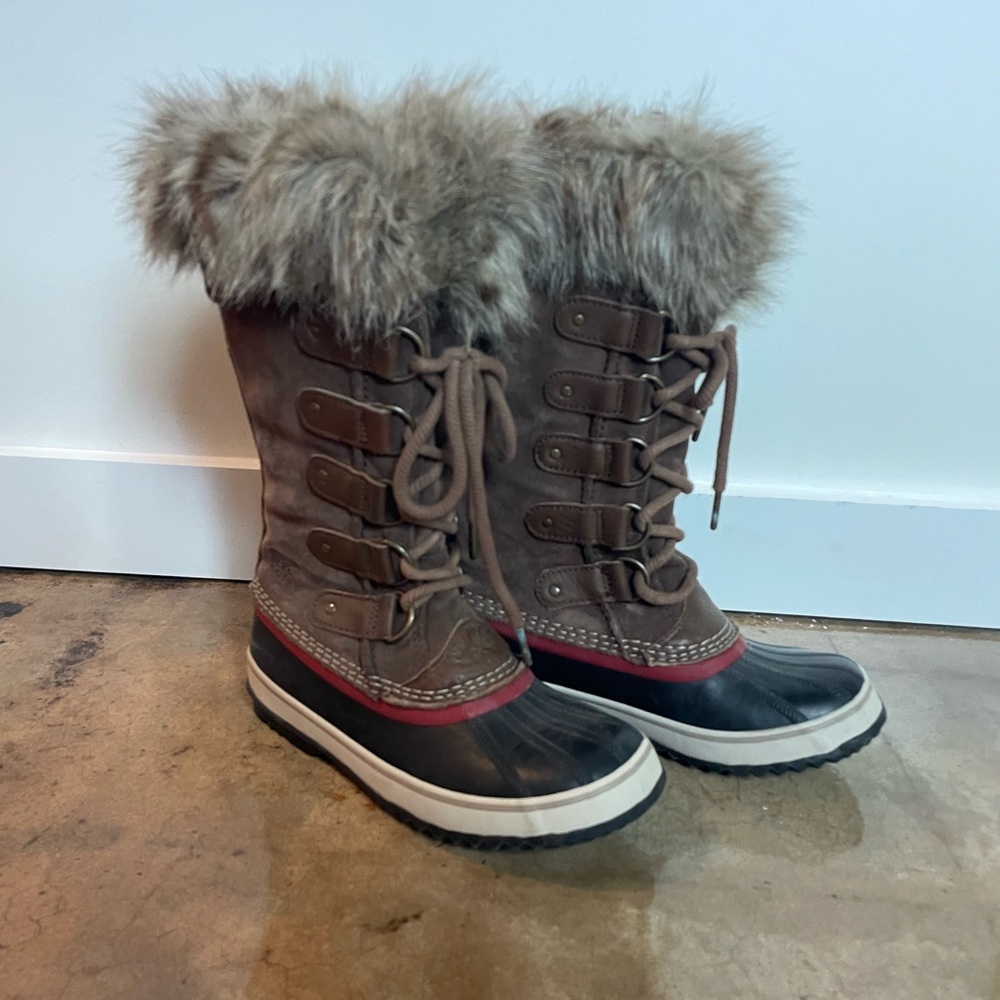 Sorel Women's Lace Up Boots - Brown and Black